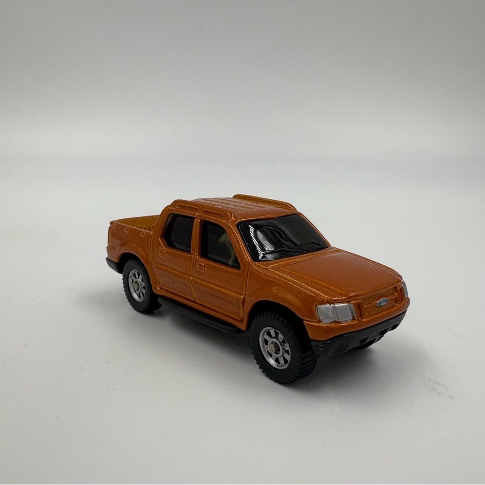 Vintage Maisto Ford Sport Trac Diecast‎ Truck